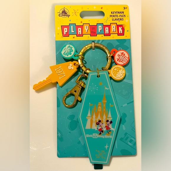Disney Key Chain - Play in the Park - NEW - Mickey & Minnie - Castle - Cute 🥰 - Picture 1 of 3